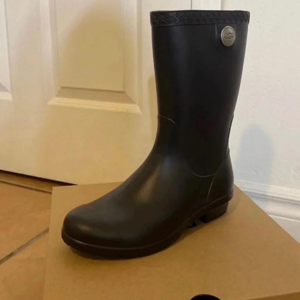 UGG Sienna Matter Women Black Rain Boots - Picture 2 of 6